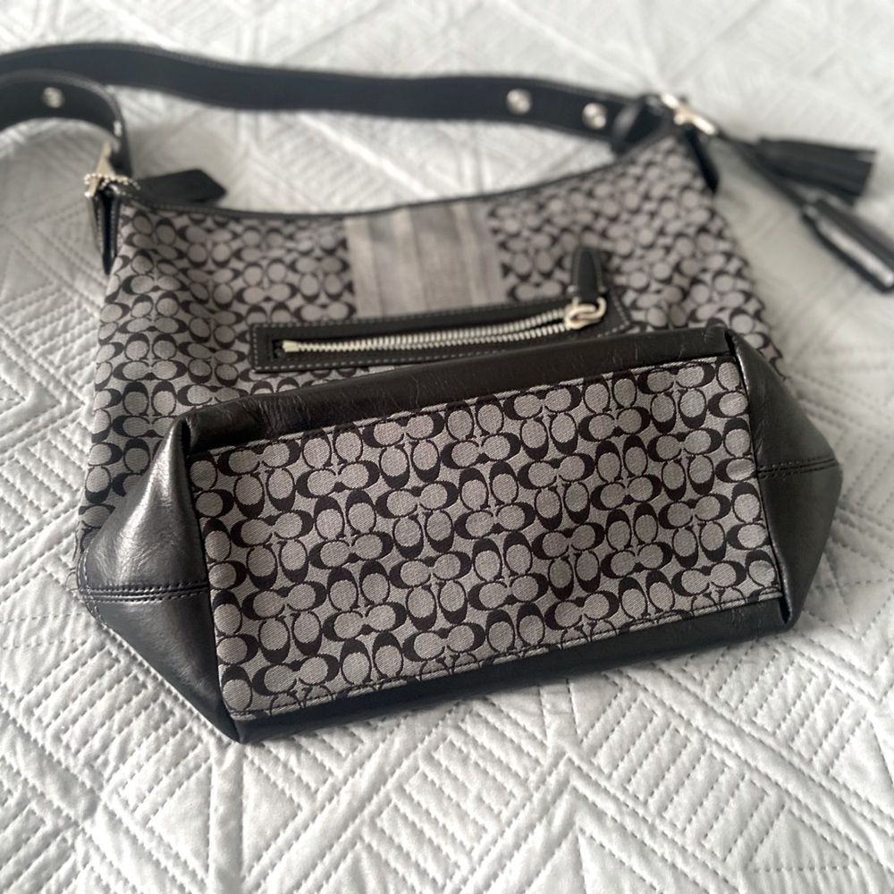 Authentic Coach. Excellent Condition! - Picture 2 of 8